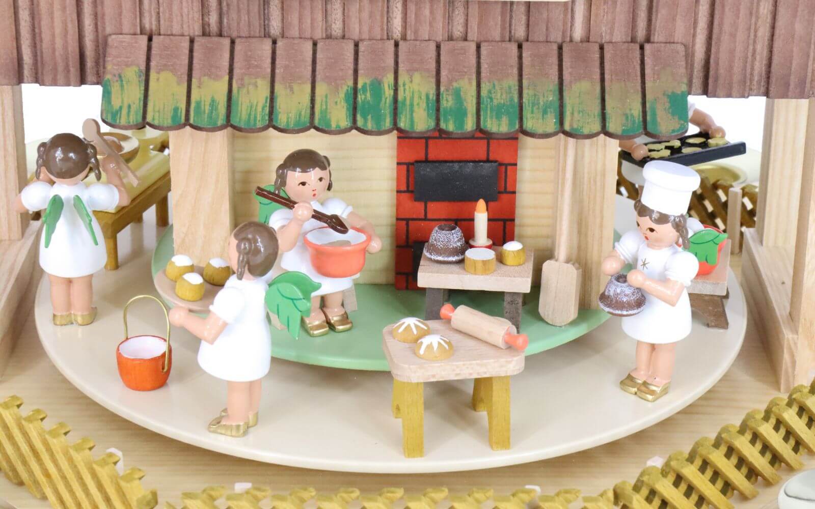 Weihnachtspyramide mit Adventshaus und Engelsbäckerei, 53 cm von Richard Glässer_3