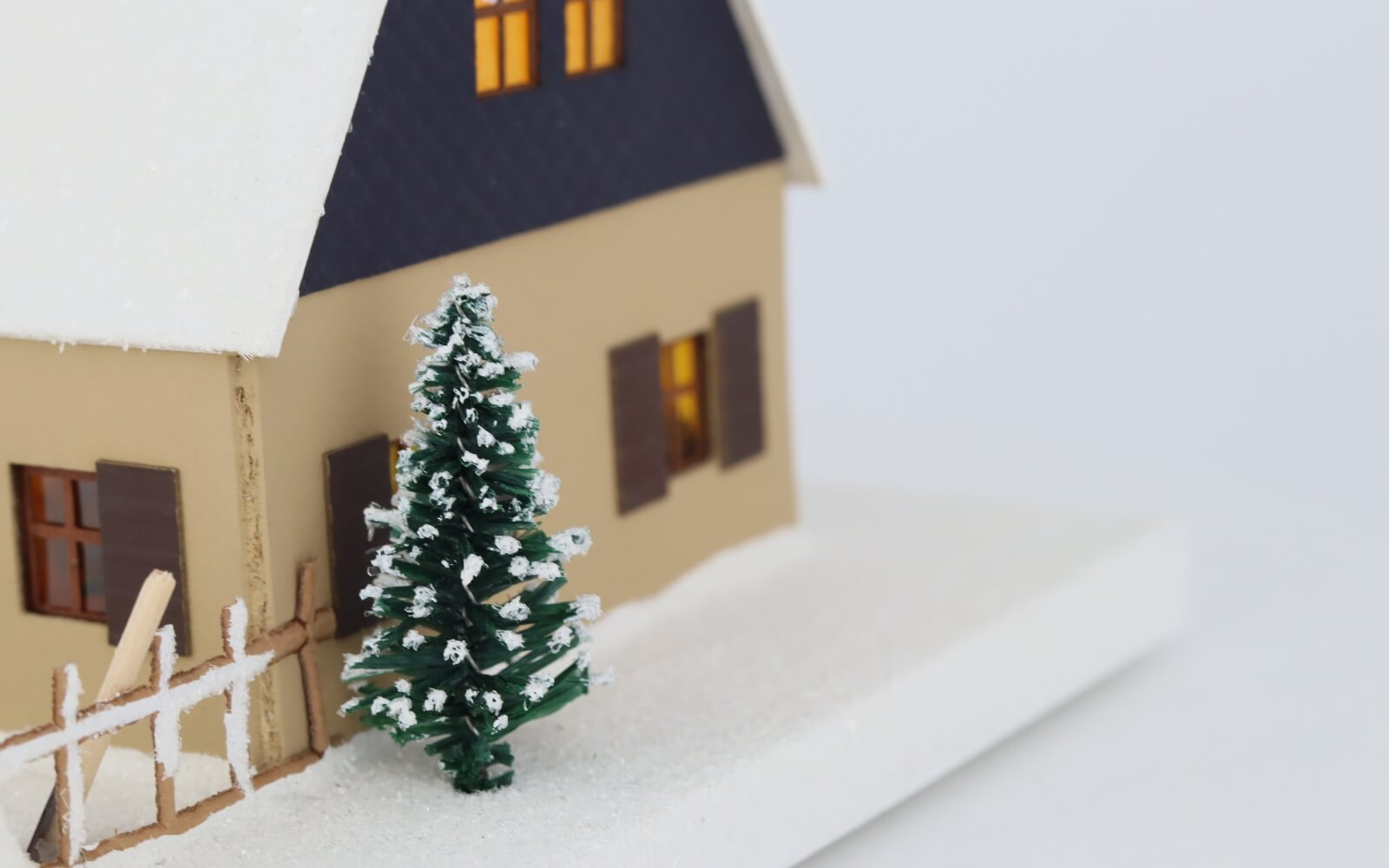 Lichterhaus Erzgebirgshaus mit Weihnachtsstube, klein, 12 cm von Birgit Uhlig_5