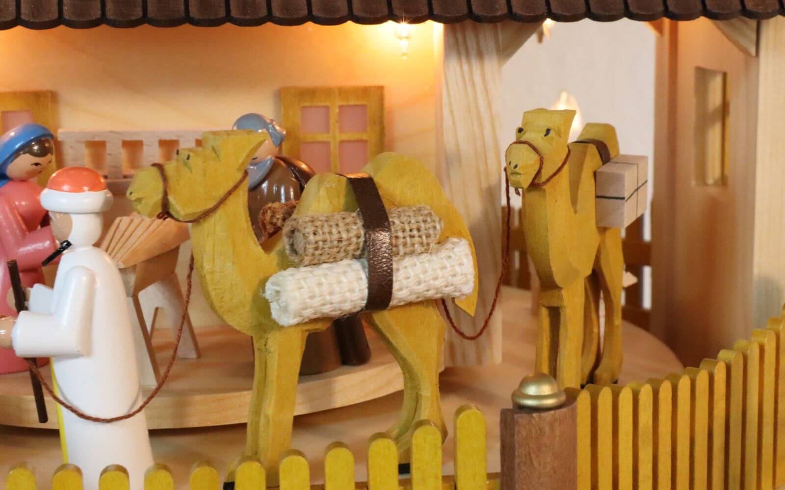 Weihnachtspyramide 3 - stöckiges Adventshaus mit Heiliger Geschichte von Richard Glässer8