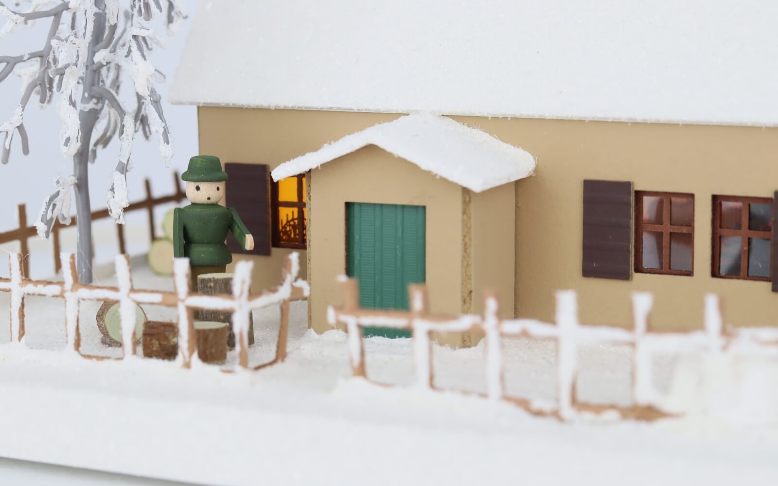 Lichterhaus Erzgebirgshaus mit Weihnachtsstube, klein, 12 cm von Birgit Uhlig_4