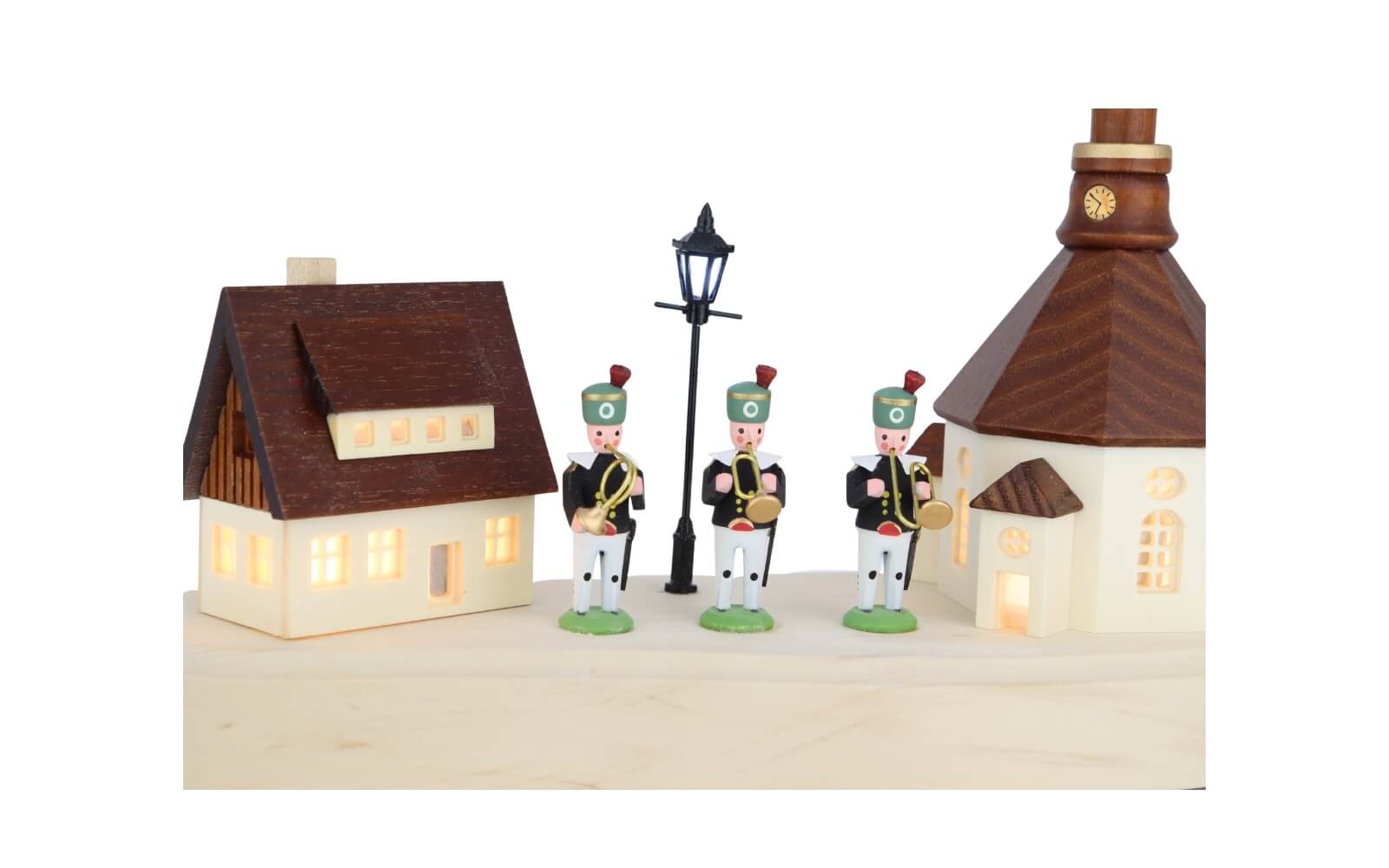 Sockelbrett Seiffener Dorf mit Bergmannskapelle und beleuchteter Straßenlaterne von SEIFFEN.COM_3